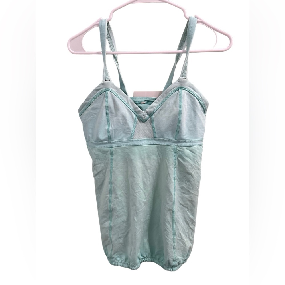 ❤️Lululemon tank with built in bra - Aqua